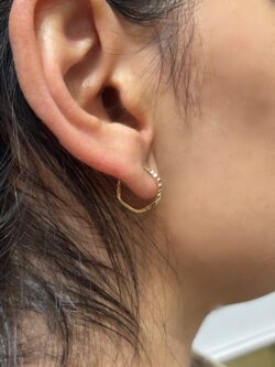 گوشواره طلا حلقه ای تراش 6ضلعی کوچک E618